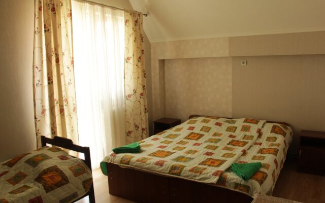 65 Let Pobedyi 42 Guest House