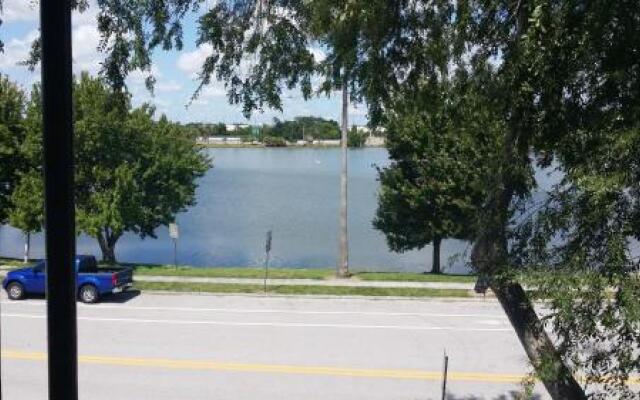 Lake Wire Inn
