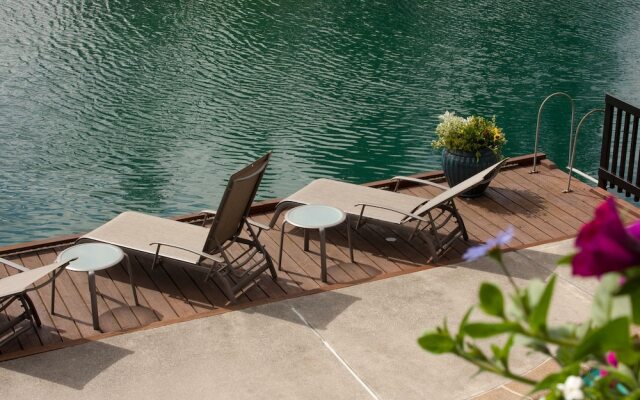 Lakeshore Inn