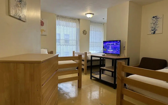 Cozy Downtown Apartment TV Walk Everywhere