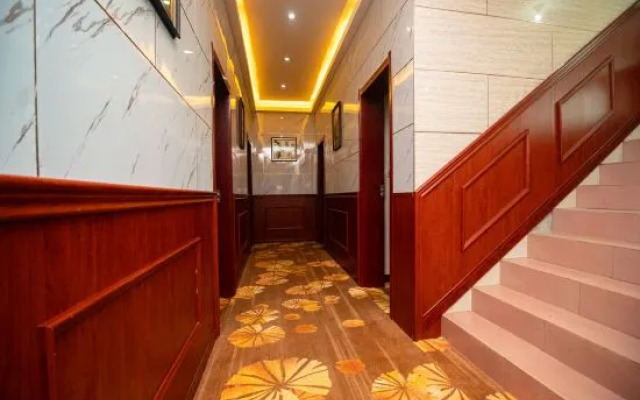 Chunlan Business Hotel