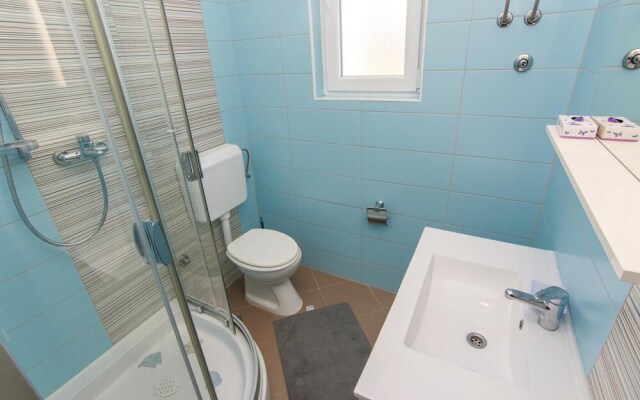 Amazing Apartment in Pakostane With 4 Bedrooms and Wifi
