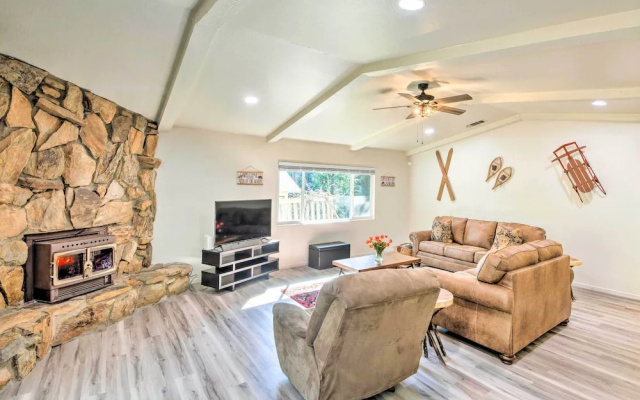 Furnished Deck & Fire Pit: Sherwood Forest Cabin