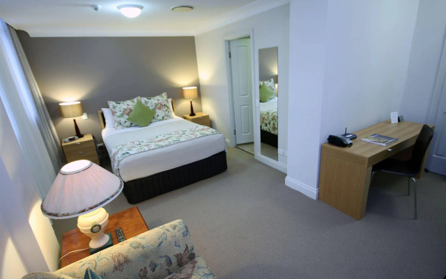 The Manor Apartment Hotel