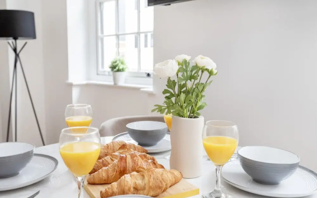 Fitzrovia 1BR with Balcony by Soho