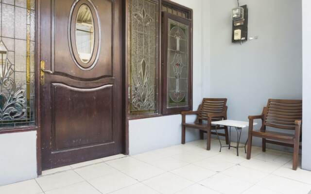 RedDoorz near Widya Mandala University