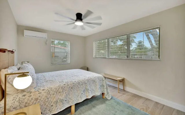 Pompano Beach Bungalow for 5!