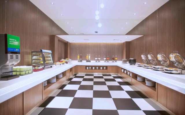 Holiday Inn Express Jakarta International Expo