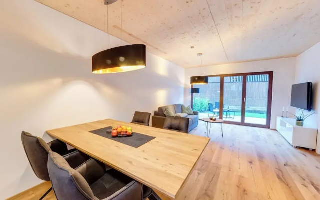 Urban-Apartmenthaus zwischen Berg und See
