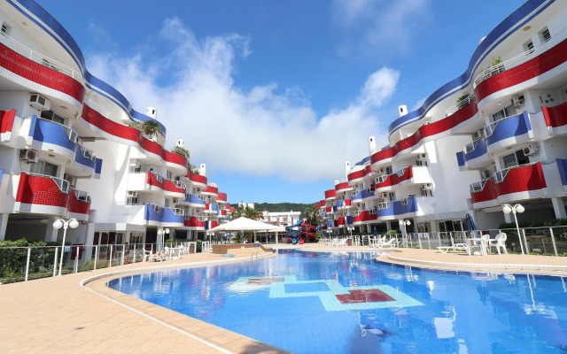 Vista para o mar e piscina - UW01F