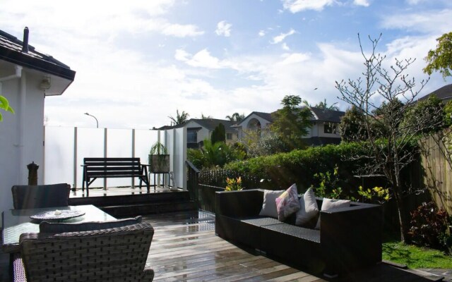 Grand 4 Bedroom Home With Balcony and Garden