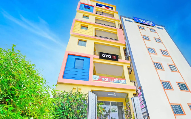 OYO 92953 Sri Navya Grand