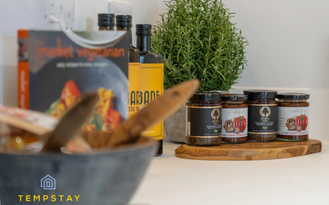 High Spec Modern Apartment Prime Location! Parking