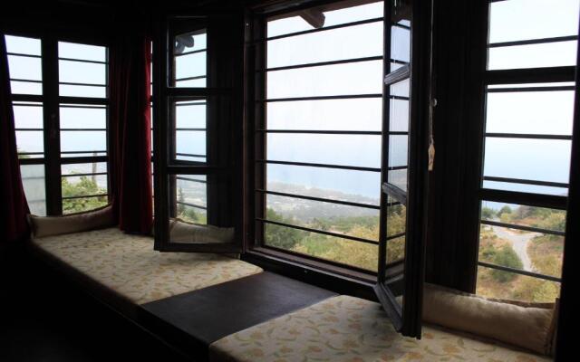 Feggaropetra Inn Magic Mountain House