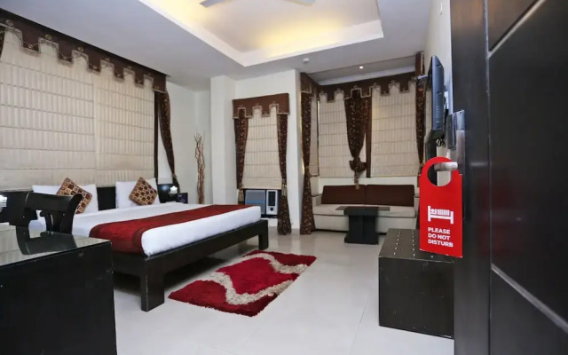OYO 9612 Hotel Royal Ramiro