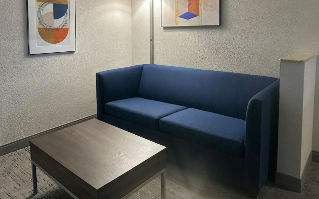 Holiday Inn Express Hotel & Suites Ennis by IHG