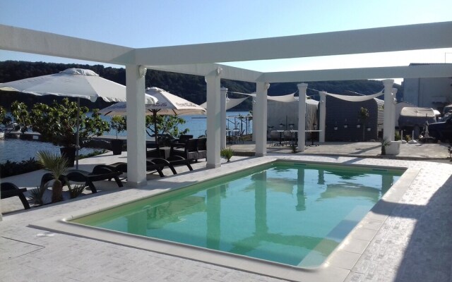 Room in Apartment - Apartments and Rooms With a Swimming Pool Kampor - rab