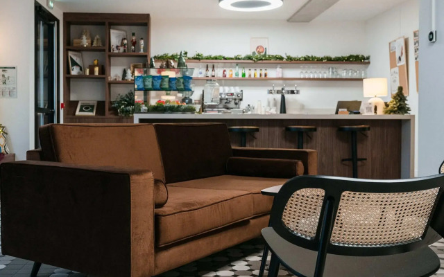 Beau M Paris Hostel