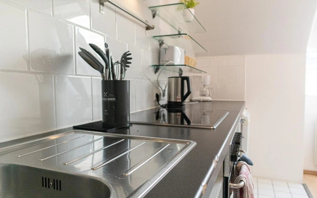 Lovely 2 Apartments - Suitable for Long Stays