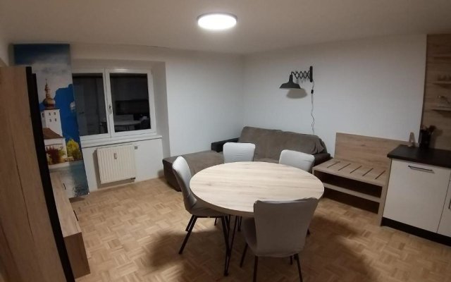 Modern Apartment, Full Kitchen, for 6