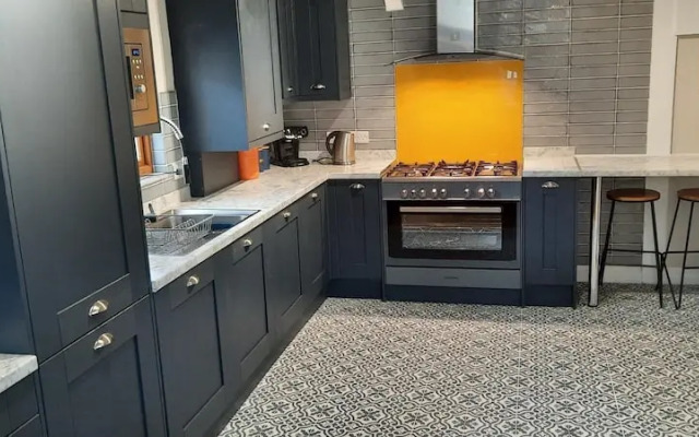 Newly Refurbished 2nd Floor Apartment Lil Nauti