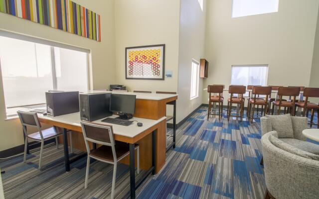 Holiday Inn Express & Suites Raymondville by IHG