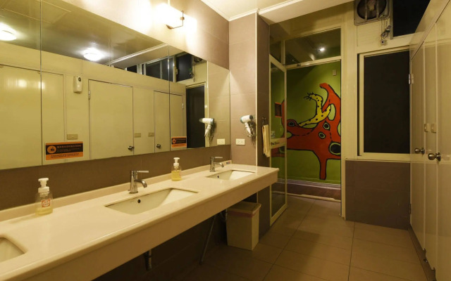 Flip Flop Hostel - Main Station