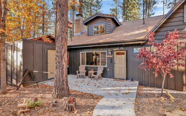 THE Teddy Bear Chalet #2257