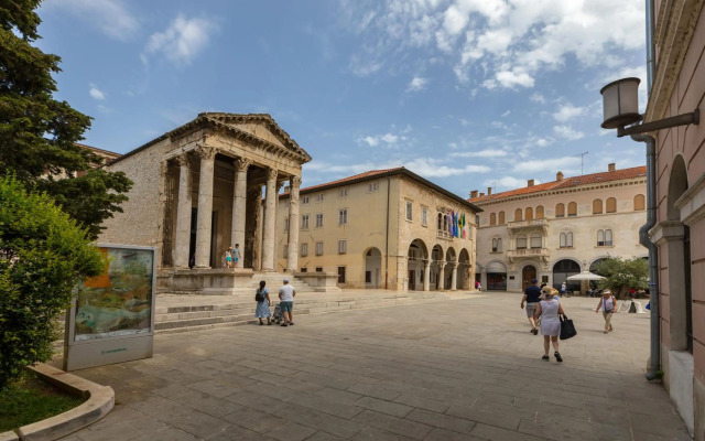 Lovely house with garden near city centre