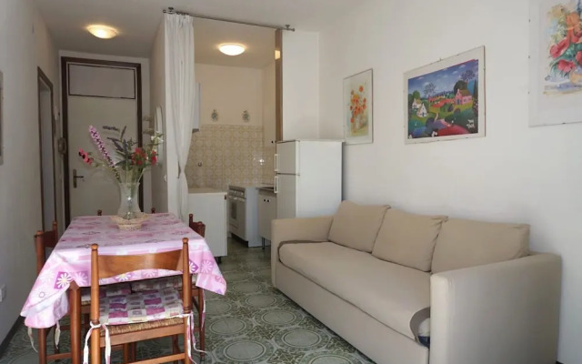 Beachside Flat With Shared Pool