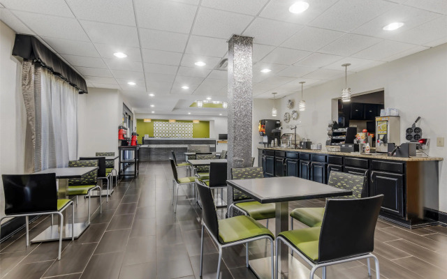 Best Western Commerce Inn