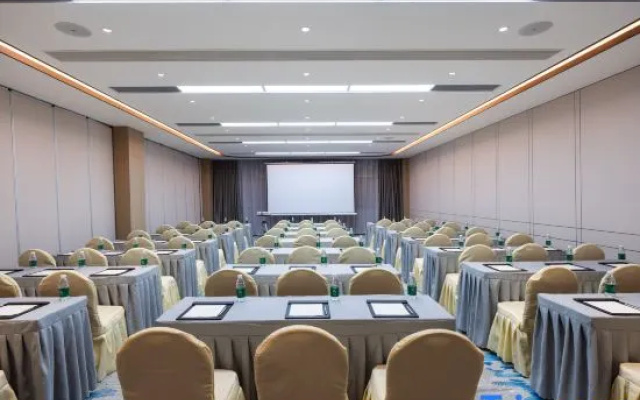 Xuzhou Yunlong Lake Zhushan Scenic Area Atour Hotel