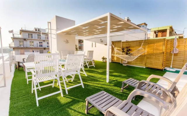 Neoclassical flat with 2 bedrooms in Piraeus