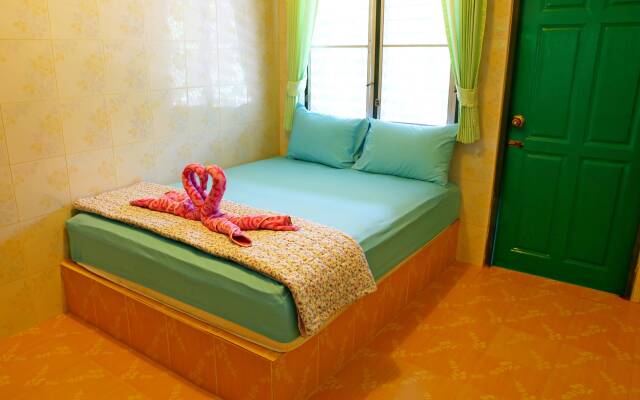 Pop Riverside Homestay