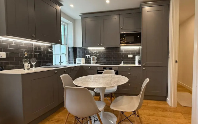 Central London Apartment With 2 Bedrooms -sleeps 6