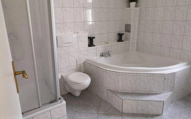 A & A Luxury Guest House