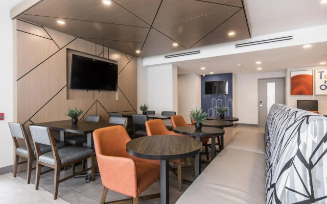 Holiday Inn Express Toronto - North York by IHG
