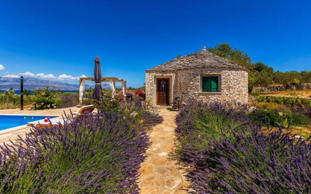 Beautiful villa Big Hobbit 2