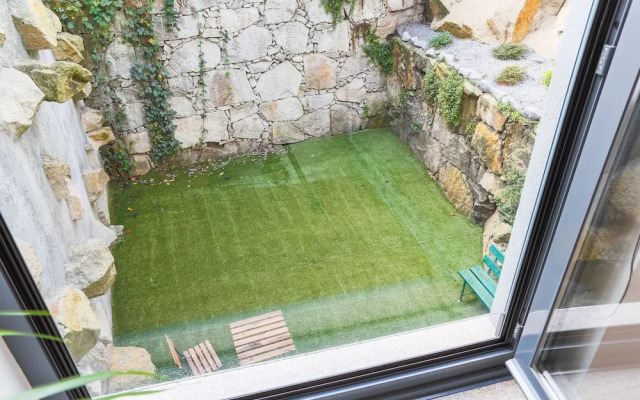 Trind5 · Samasal Trindade Apartments #5 Next to Aliados!