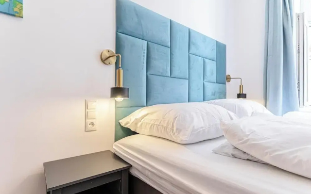 Chic 1BR Apt Walk to Vienna Sights