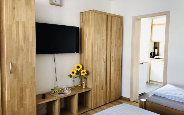 Schlafen wie Zuhause Avianaart Monteur und Ferienwohnung