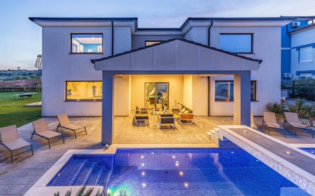 Amazing Home in Banjole With Jacuzzi, Wifi and 4 Bedrooms