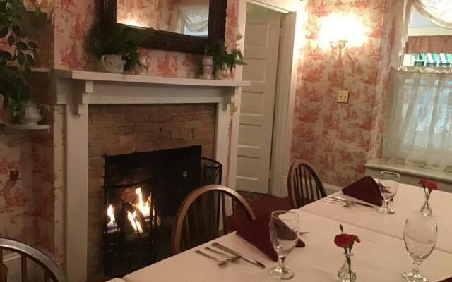 Red Rocker Inn