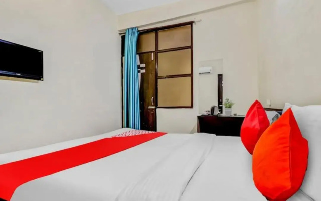 OYO 89044 Raa Inn Room