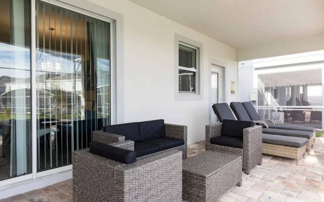 Luxe Champion's Gate Home w/ Pool, Spa, Gameroom