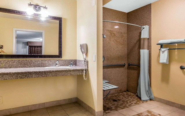 Rodeway Inn & Suites Canyon Lake-Menifee West