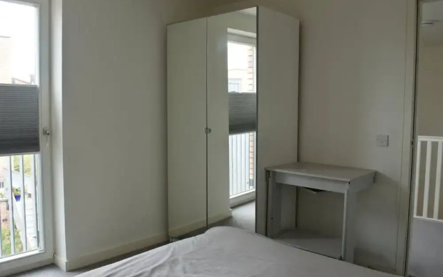 Modern 2 Bedroom Apartment With Parking
