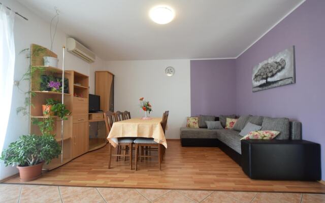 Three Bedroom Apartment Pinezic