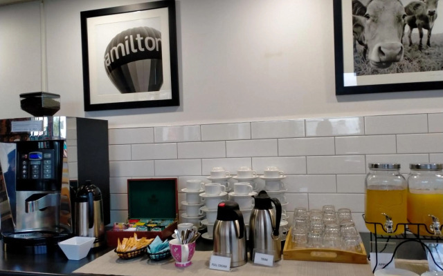 Ventura Inn & Suites Hamilton