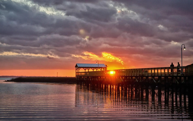 Shem Creek Inn